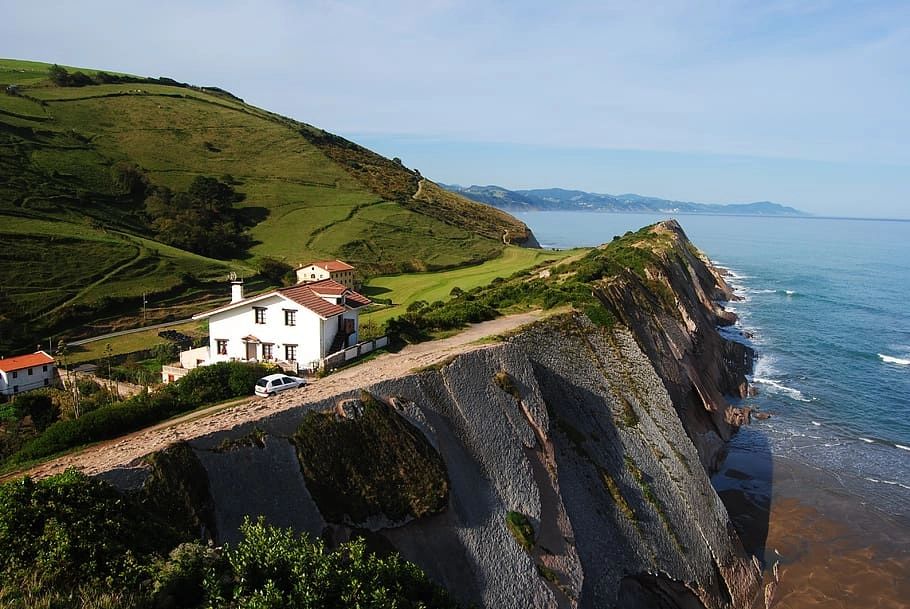 A clifftop country house in the Basque Country with  cliffs, lush meadows, and the ocean 