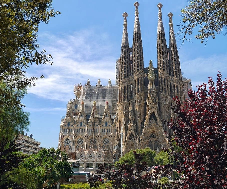 The famous Sagrada Familia framed by trees in the foreground