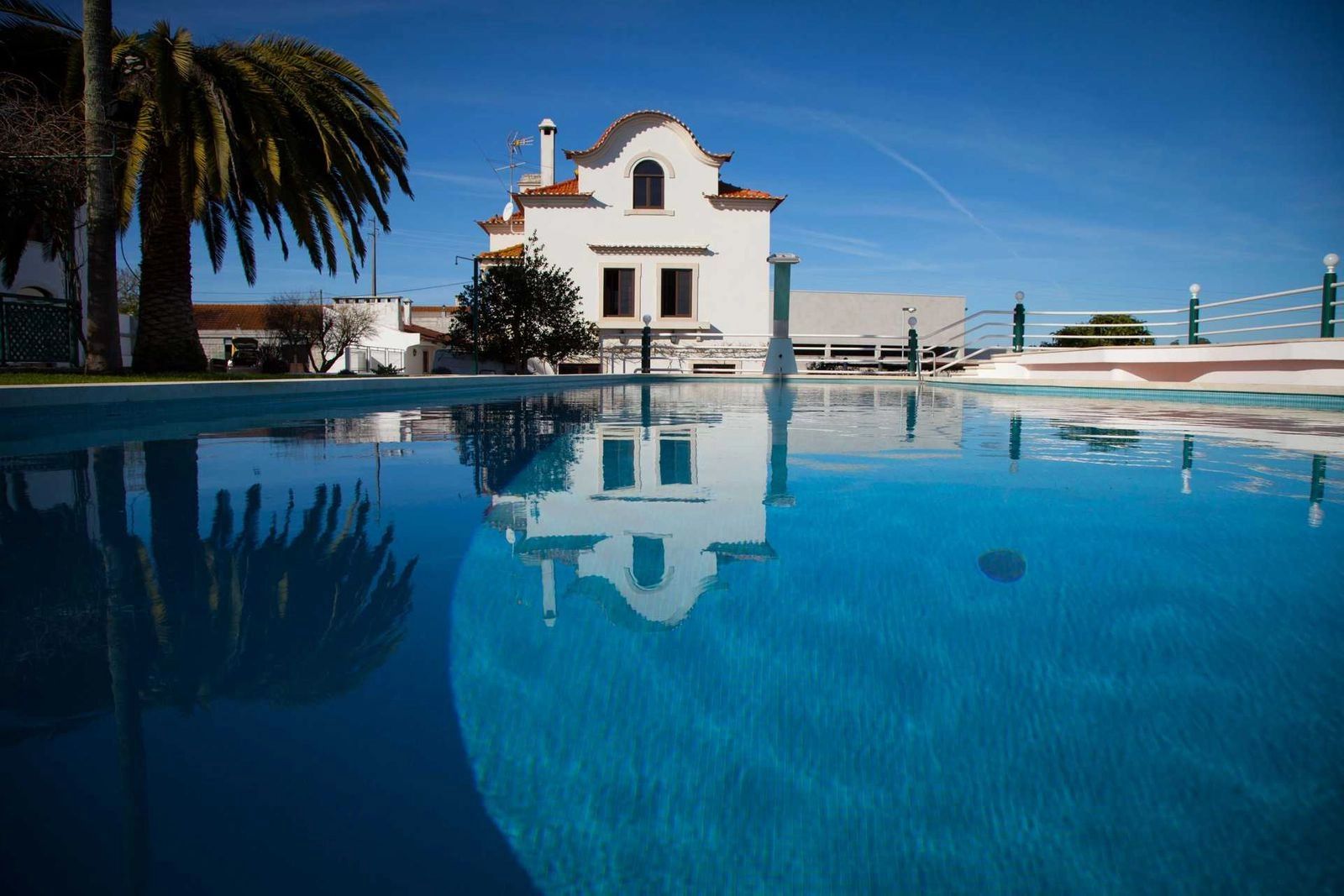 Elegant white villa in Portugal with a large pool in front