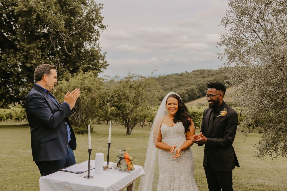 Dainty open field wedding in Tarn