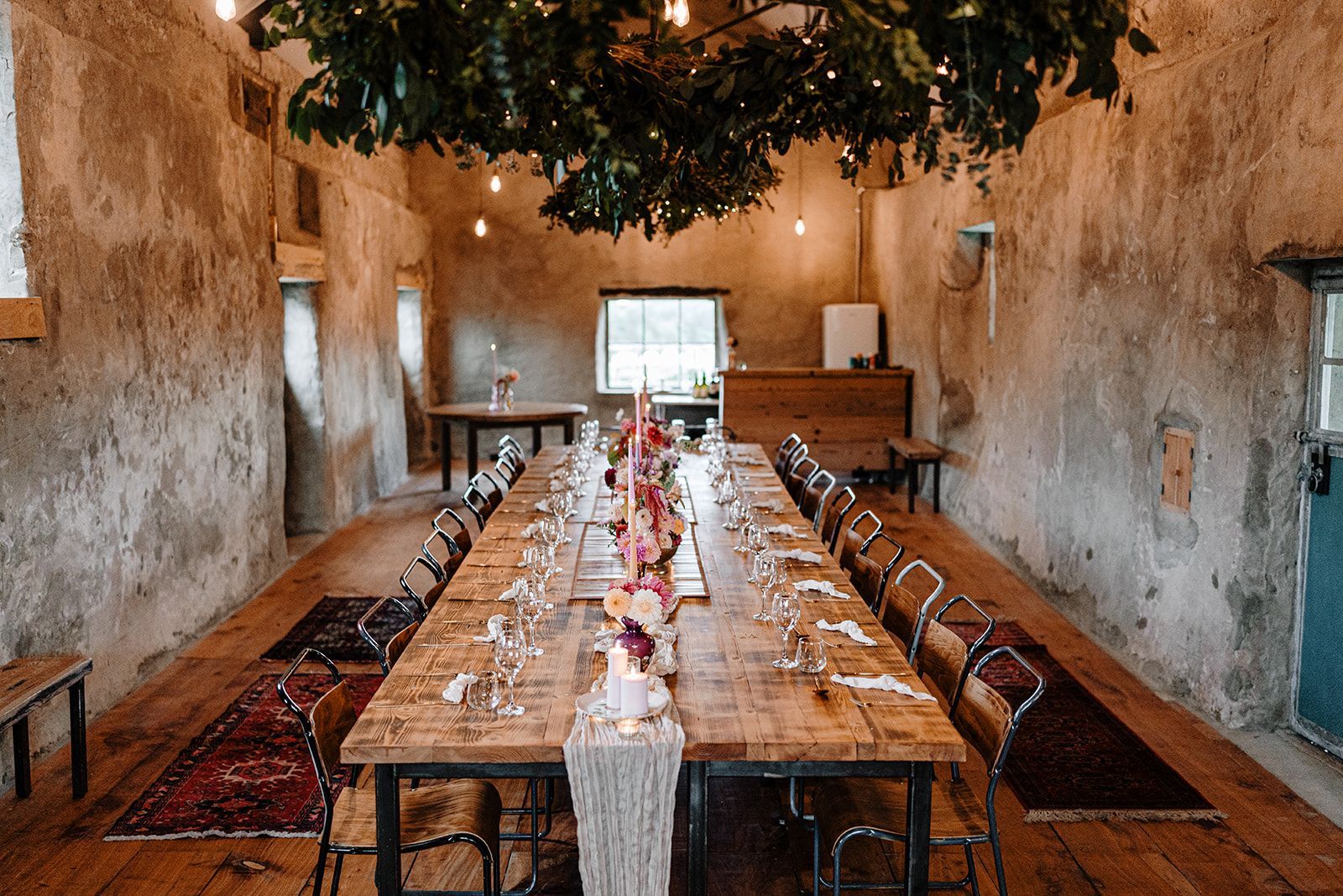 Rustic barn in a quiet farmhouse at the heart of Glenshesk
Luxury lodge for rustic vintage weddings in Deerpark

