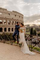 Newlyweds having a romantic photoshoot with the Colosseum in the background