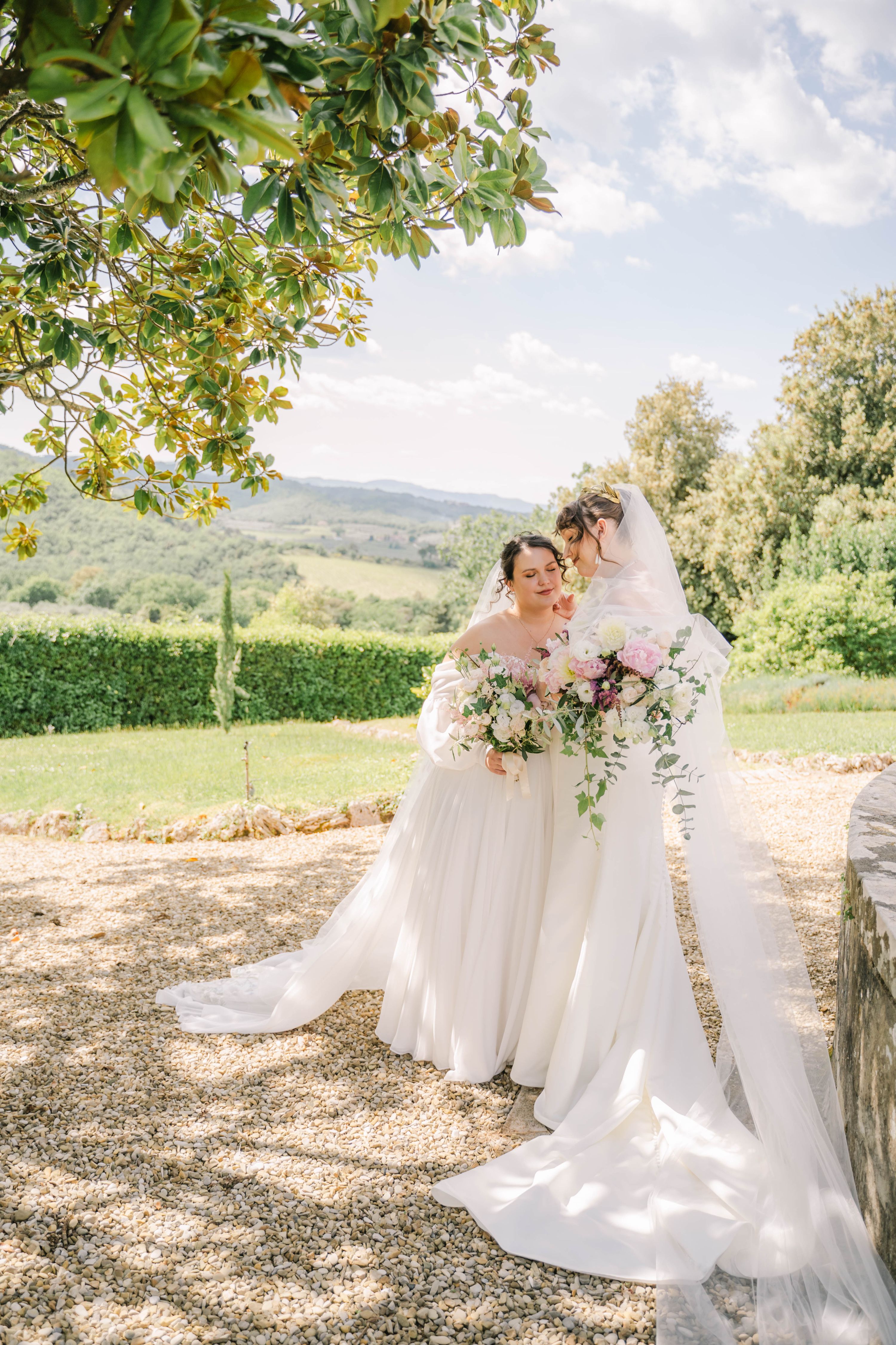 Newlyweds having a romantic photoshoot in the park of the hotel where they got married in Italy
