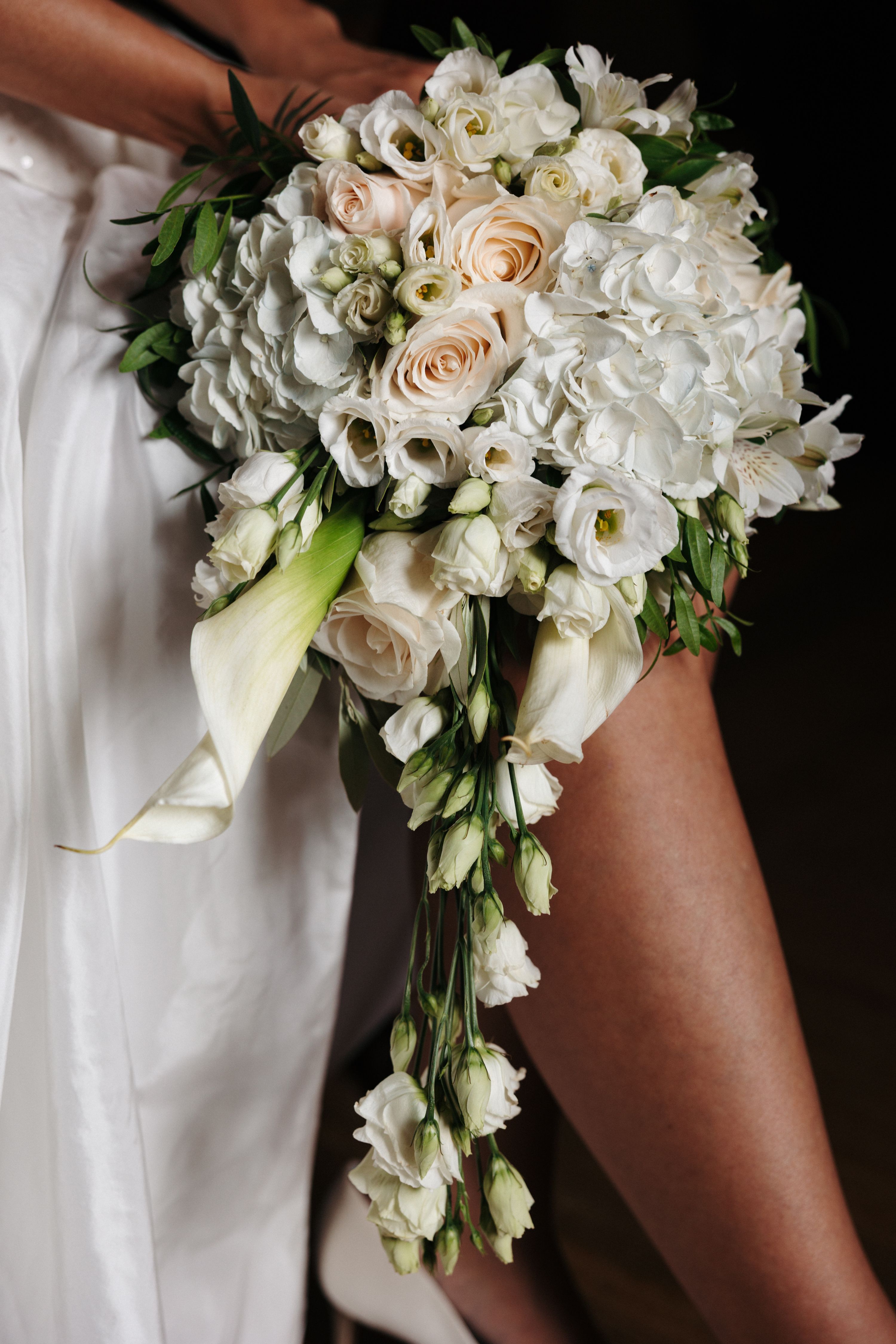 Closeup of a bridal bouquet in white with roses and callia flowers