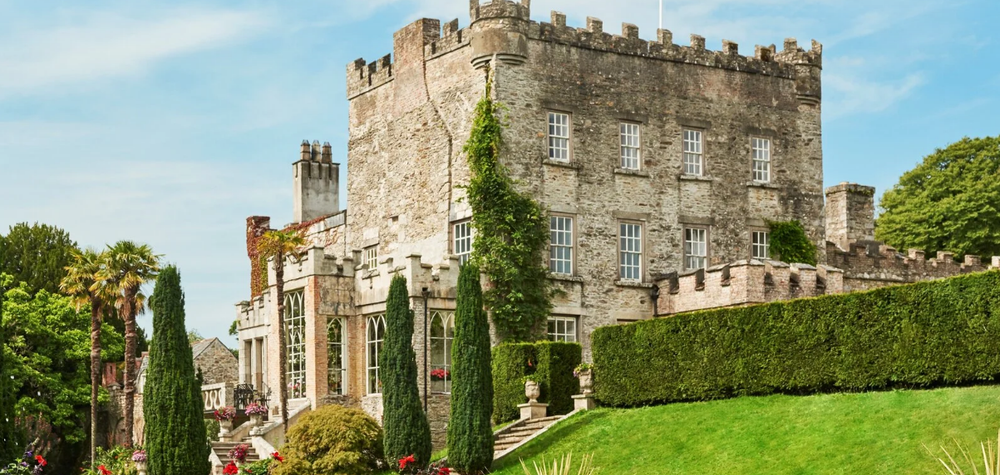 Picturesque castle with lush gardens in the historical village of Clonegal