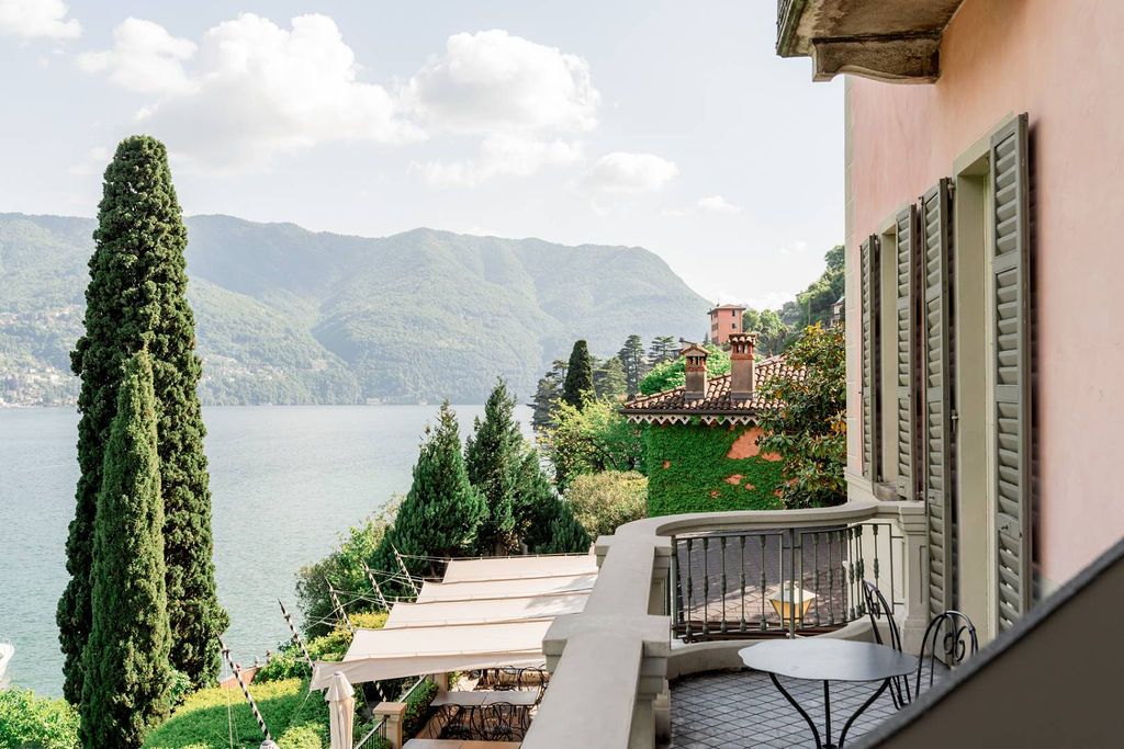 A vila overlooking Lake Como for an elopement in Italy