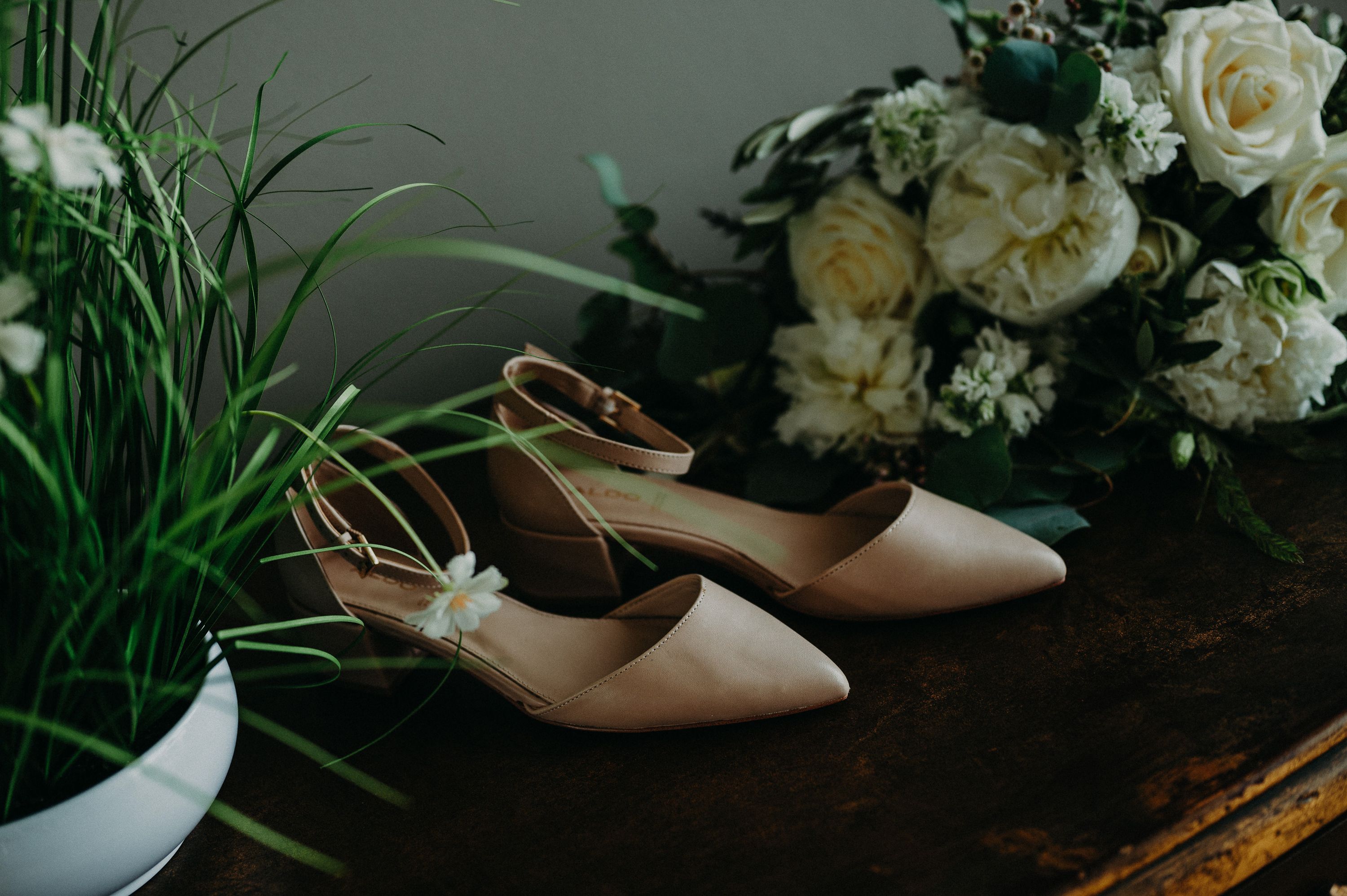 Elegant bridal shoes and bouquet details styled for a small wedding in Portugal