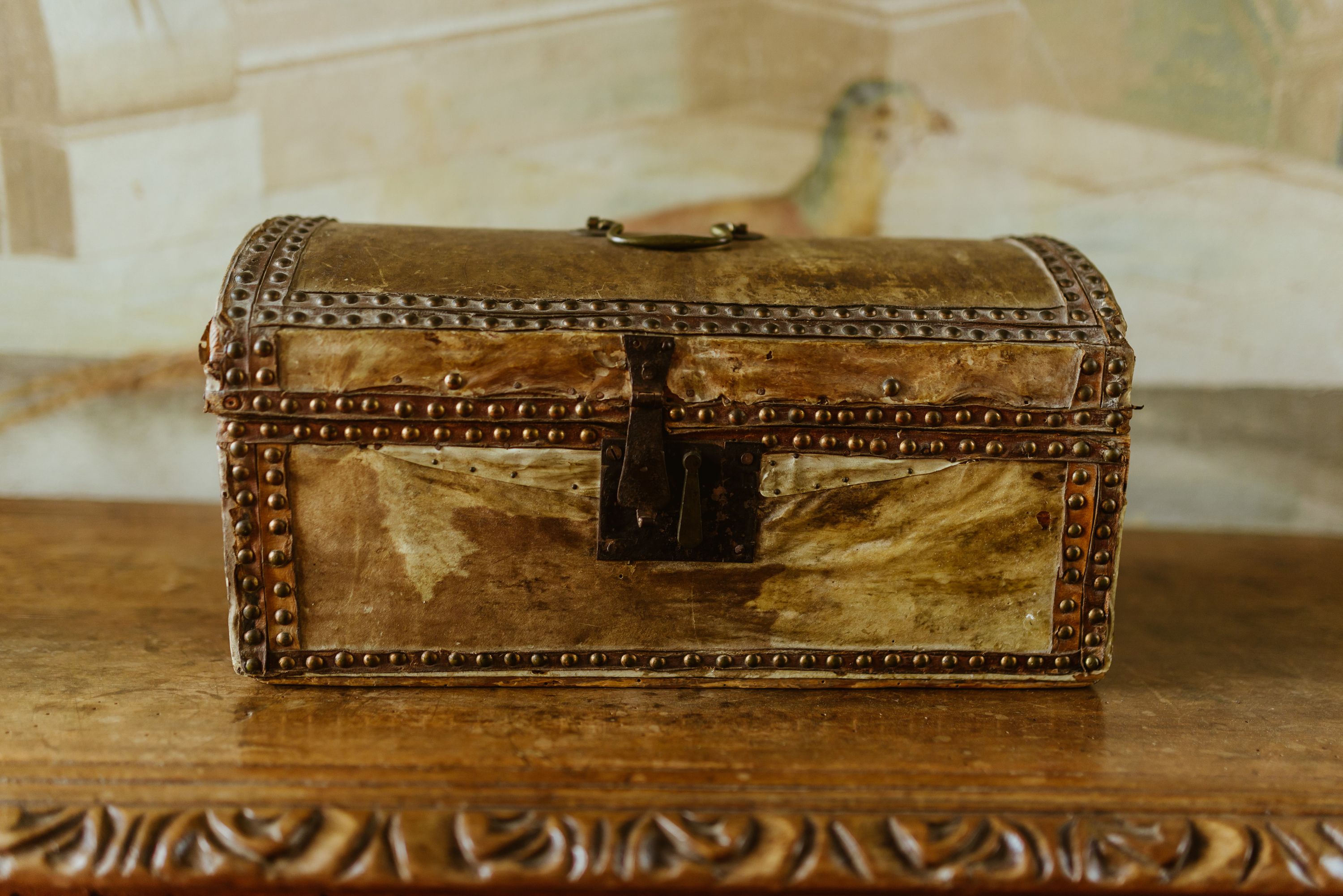 Vintage treasure chest used as a wedding card box during an intimate wedding in Italy reception
