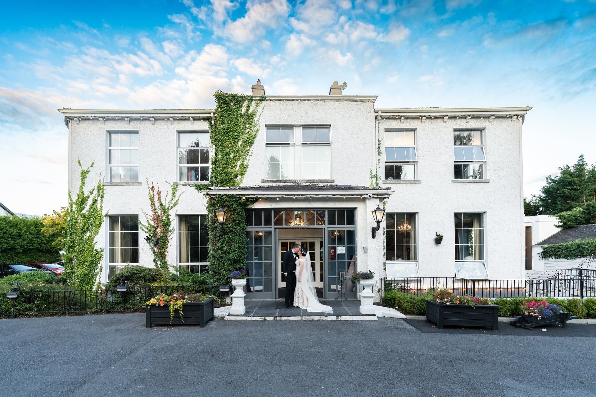 Georgian manor for intimate weddings, with fairytale gardens and woodlands on the River Shannon in Limerick