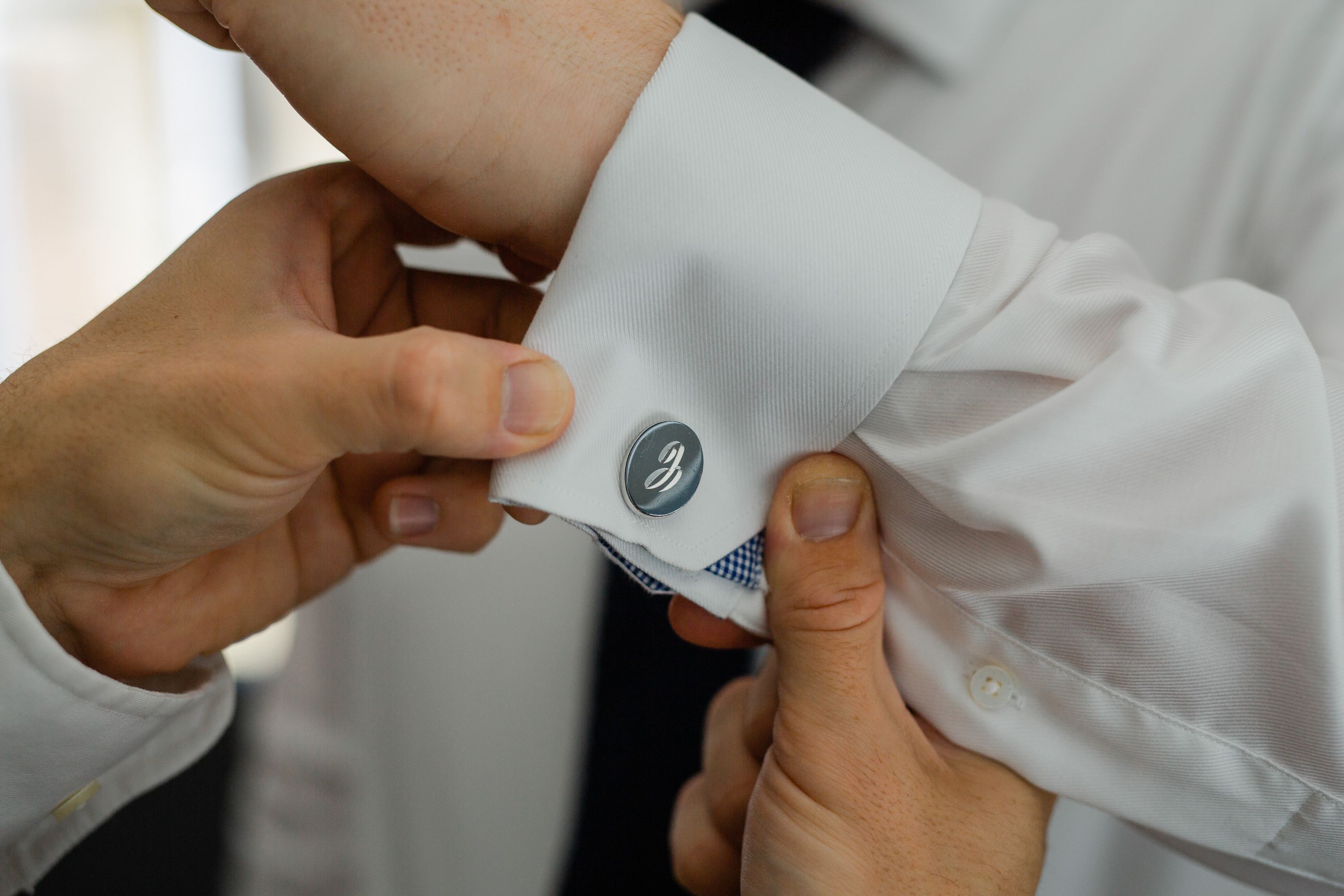 A piece of iron acting as Toc Ferro for a groom