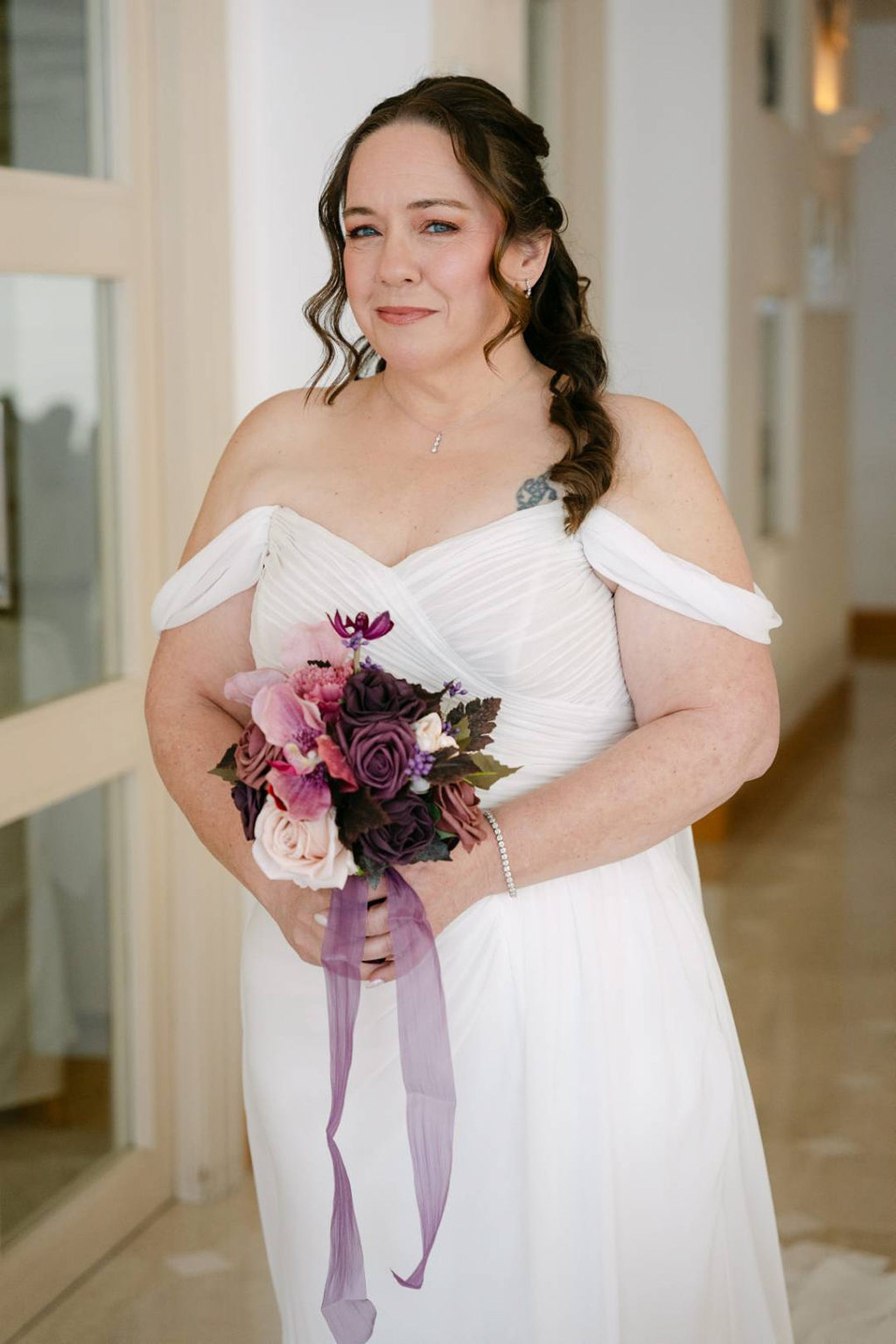Portrait of a bride with purple bouquet during an intimate wedding in Italy