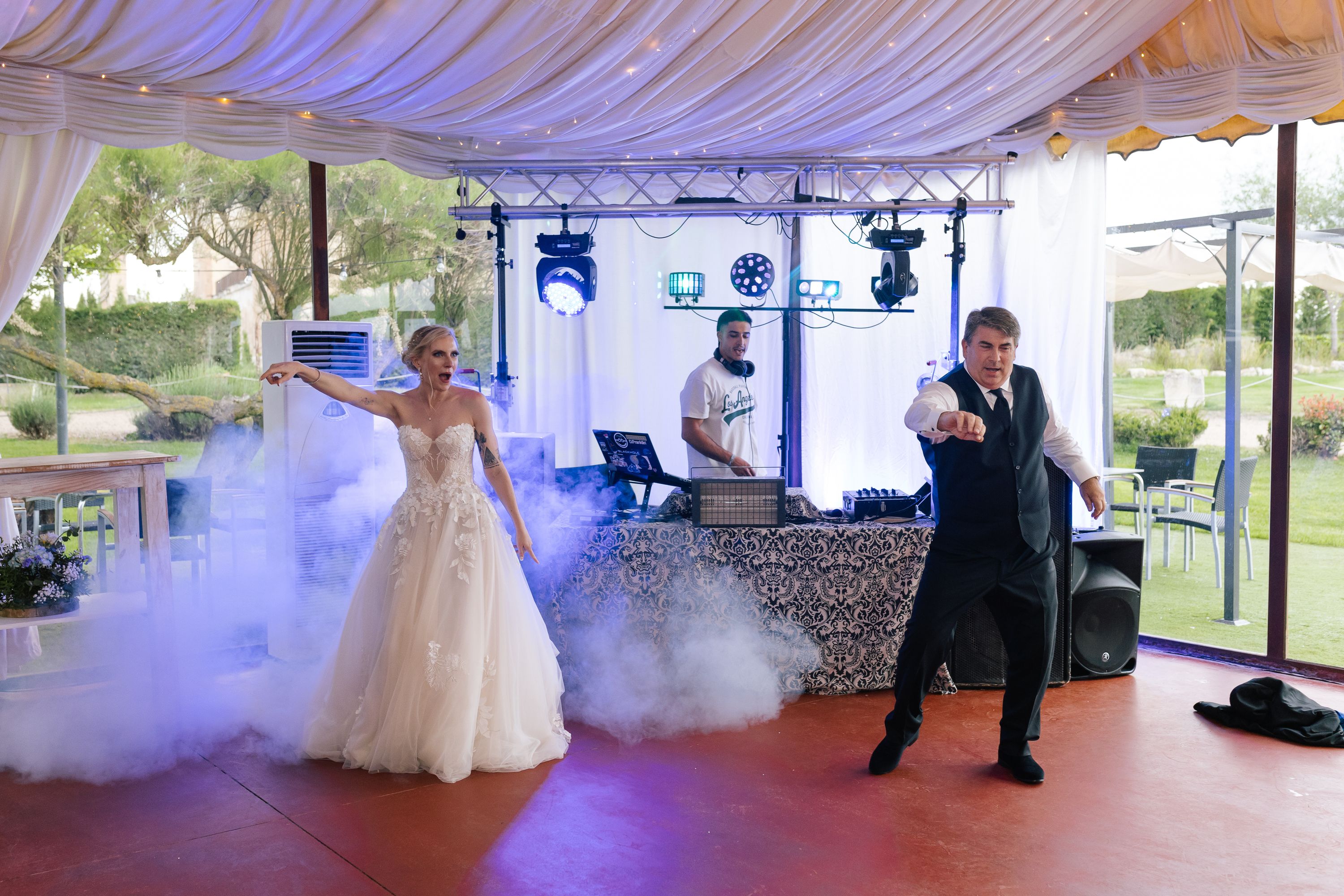 Bride and her father dance to the tune of a light and fun song during the reception of an intimate wedding in Spain