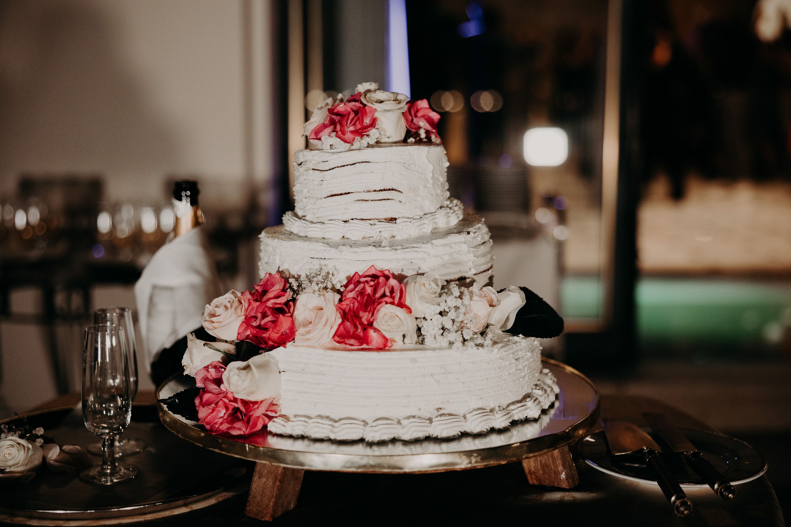 Floral wedding cake with pink and white roses displayed at a small wedding in Portugal reception
