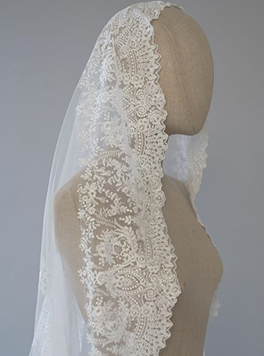 Closeup of a Spanish mantilla veil by L'Arca