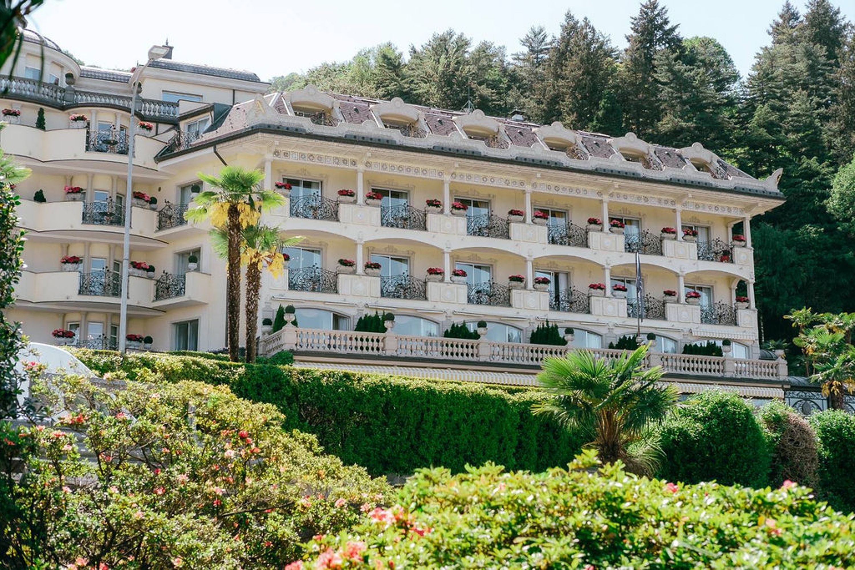 Elegant lakeside villa venue surrounded by gardens for a small wedding in Italy with scenic mountain views