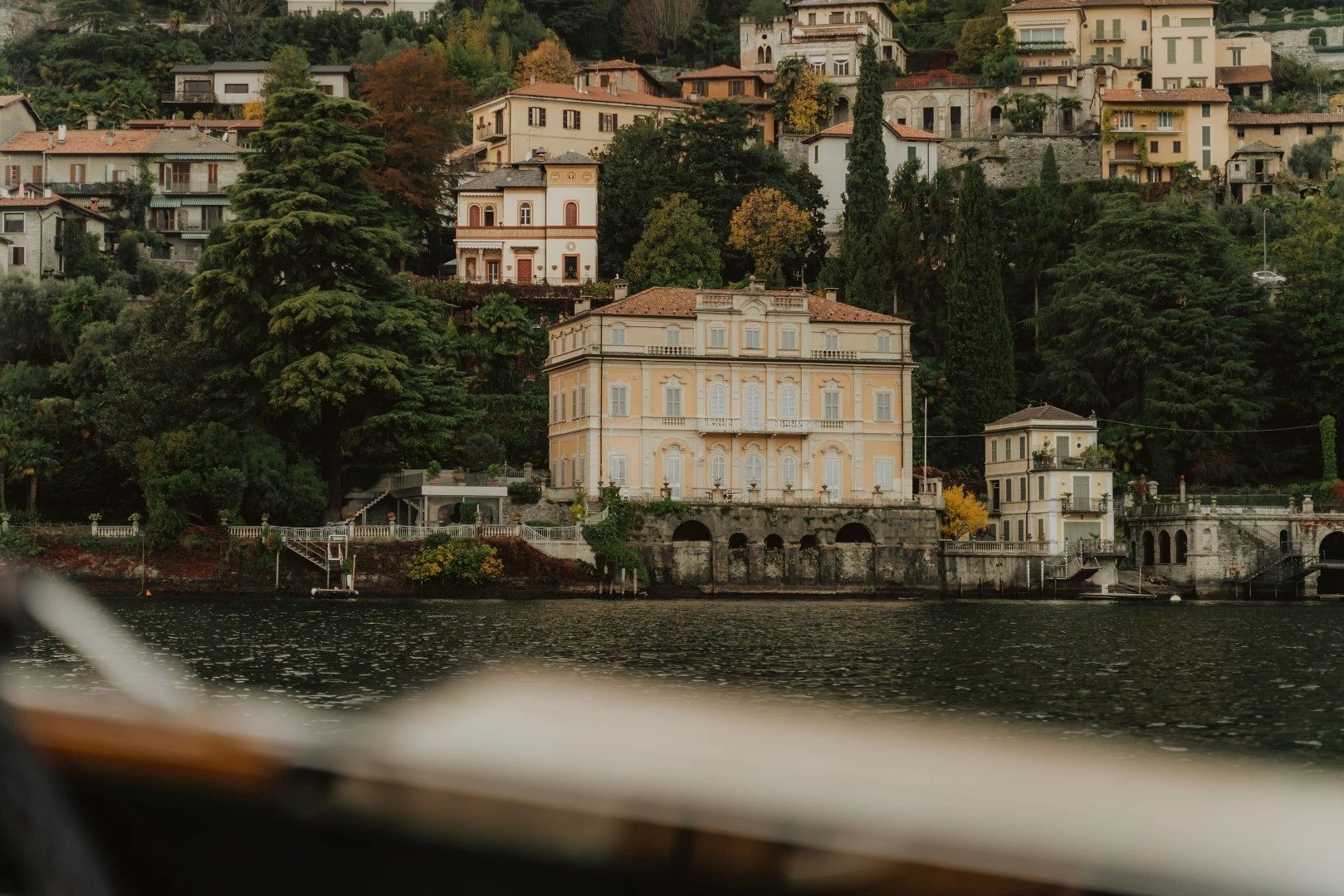 Classic villa right at the banks of Lake Como
